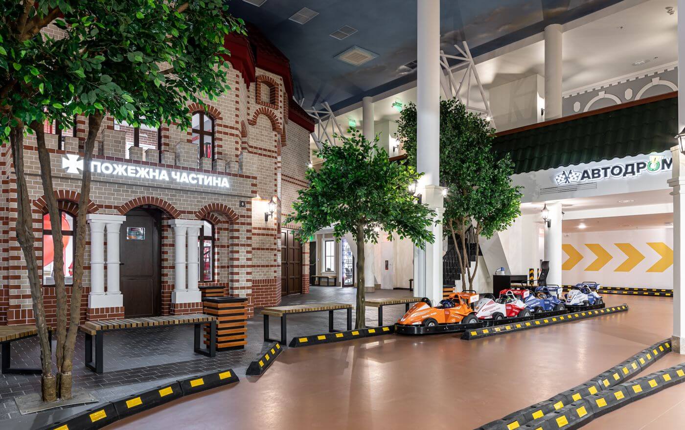 Машинки біля пожежної частини